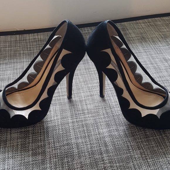 Black Scalloped Heels - Picture 4 of 6